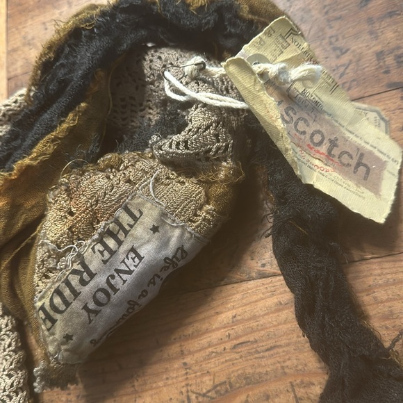 LAST ONE // FREE WITH A PURCHASE - Picture 9 of 17